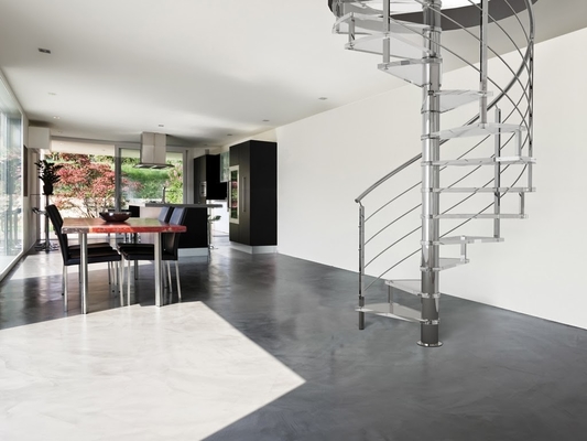 Tangga Spiral Baja Modern Indoor / Outdoor Dengan Langkan Stainless