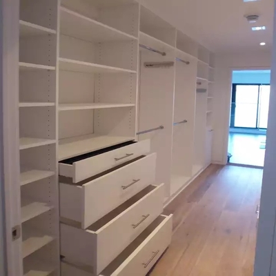 White Accepted Customized New Design Walk In Closet Dengan Papan Gila 18mm