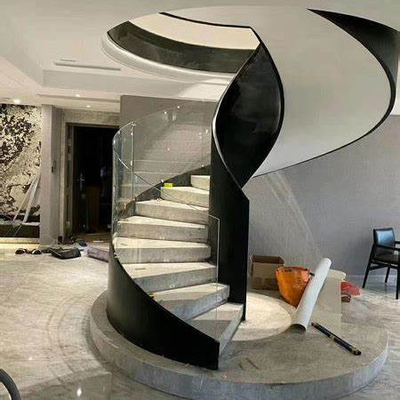 Disesuaikan Marmer Baja Spiral Tangga Arc Laminated Glass Tapak