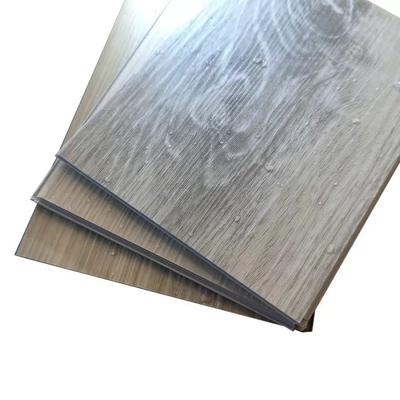 Papan Butir Kayu Plastik Dalam Ruangan Lantai Vinyl LVT Timbul Selesai Halus