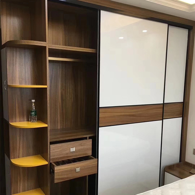 Lemari Pakaian Tahan Air Glossy White Walk In Closet Dengan Meja Rias