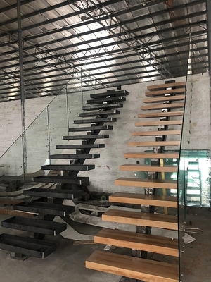 L Berbentuk Tangga Spiral Hemat Ruang Kayu Solid Tangga Mengambang Modern Untuk Rumah