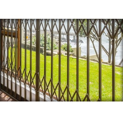 Jendela Bingkai Aluminium Concertina Grille Villa Tahan Lama Dengan Bar Pencuri